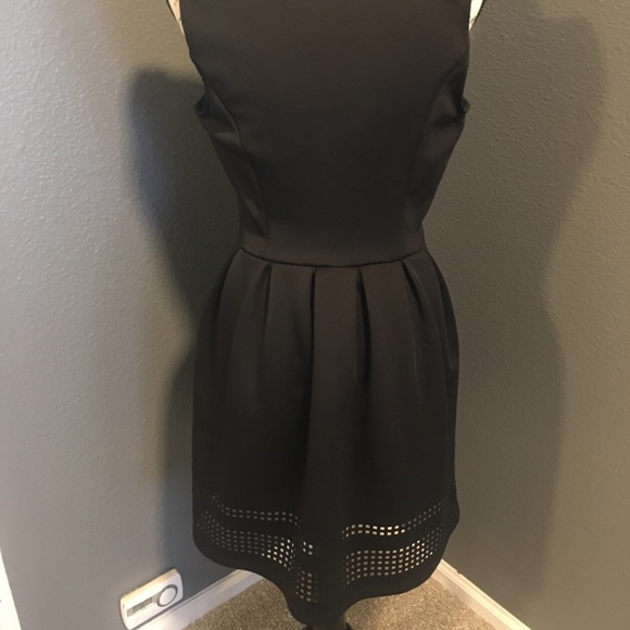 Perfect Black Dress - Picture 3 of 8